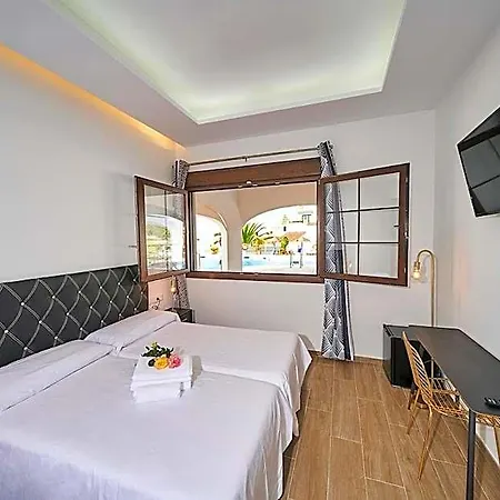 Bajamar Ancladero Playa 2* Nerja